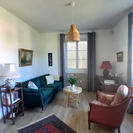 아파트 Meuble Confort A La Campagne *